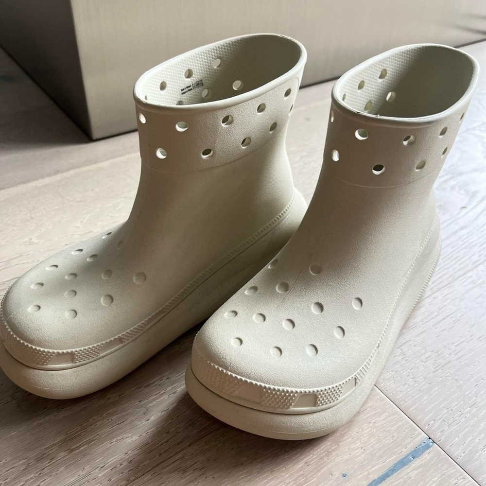 crocs crush boot in bone